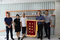 搶修污水管為民解憂，居民夸贊送錦旗